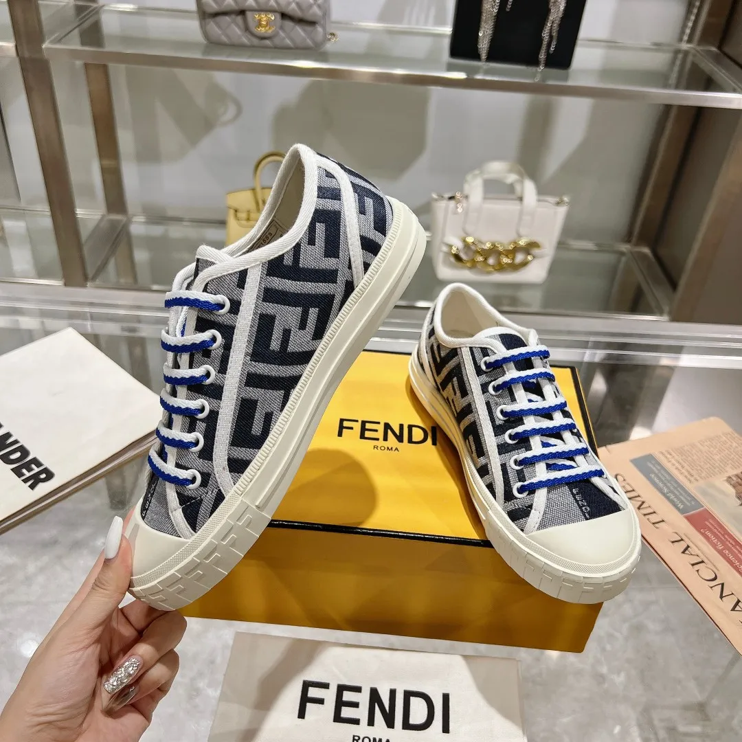 Couple style 💰460❤️Fendi Fendi's latest couple canvas shoes ❑ Fabric: Original customized imported jacquard canvas material ❑ Inner lining: Imported canvas material ❑ Sole: Original molded non-slip TPU outsole ❑ Bottom thickness: 2.5cm ❑ Size: Women's 35-40/Men's 39-45